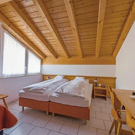 Romana אורחן 3*